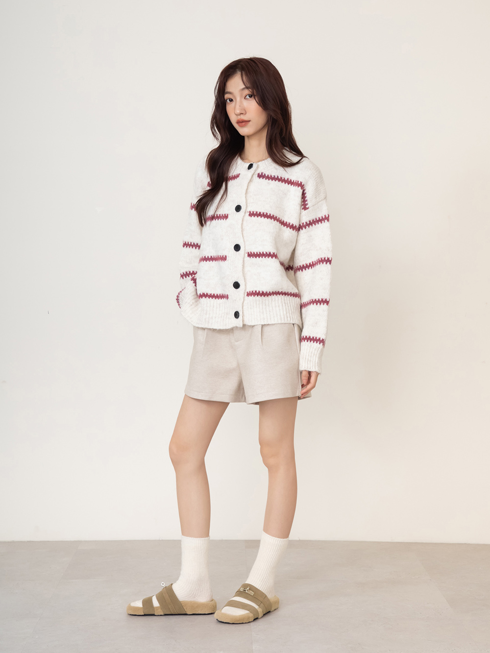 質感金屬鎖釦真皮毛毛拖鞋 杏色