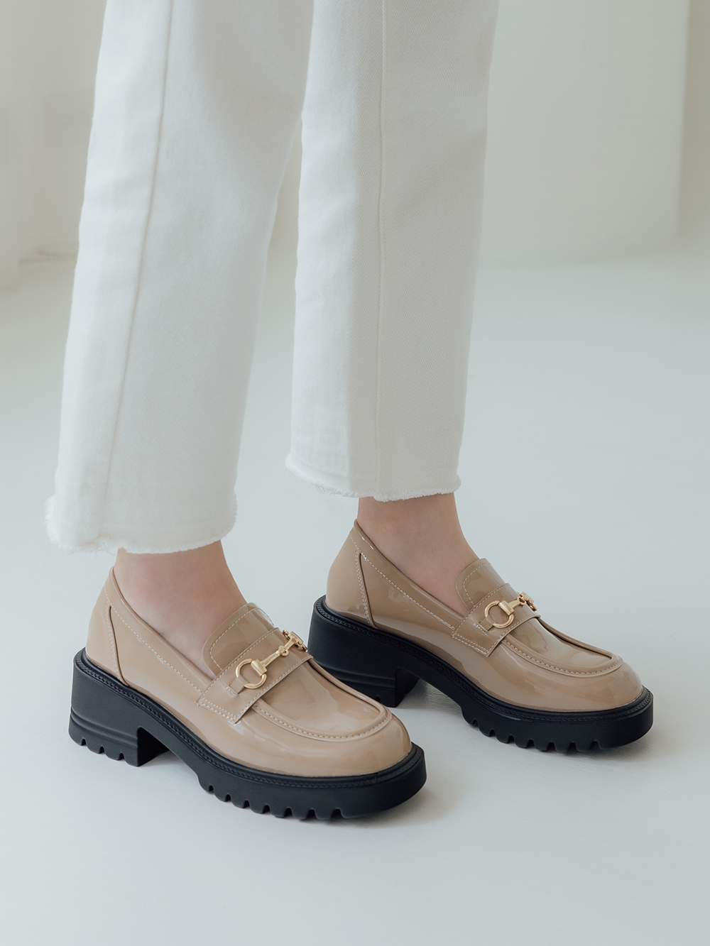 貴族學院.漆皮馬銜釦厚底輕量樂福鞋 奶茶杏