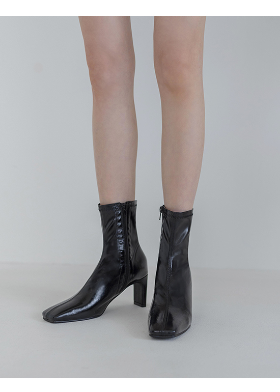 Shiny Flat Heel Slimming Boots Black