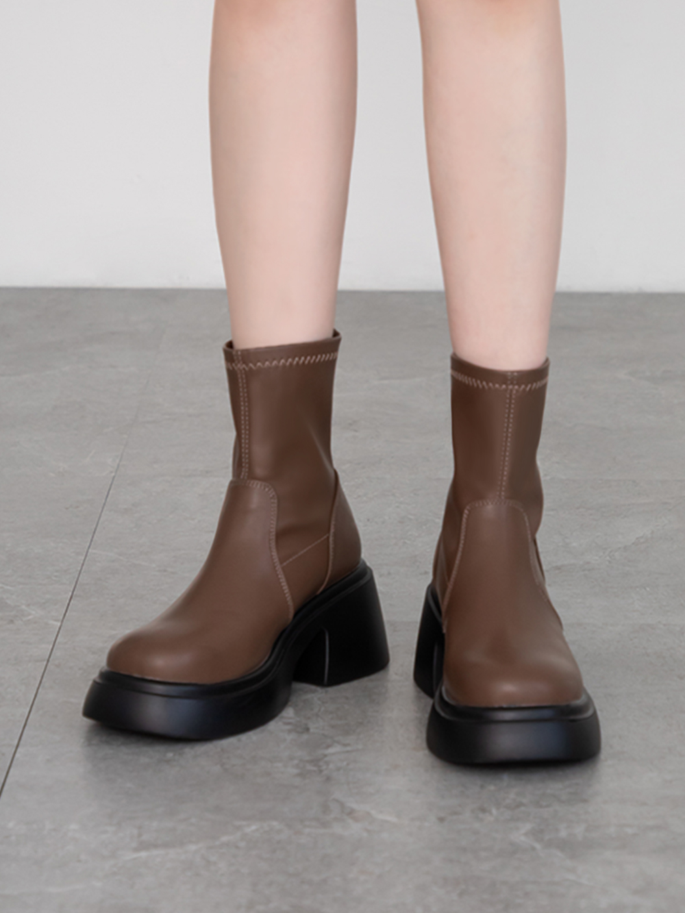 美腿濾鏡．輕量加厚底瘦瘦短靴 潮流棕