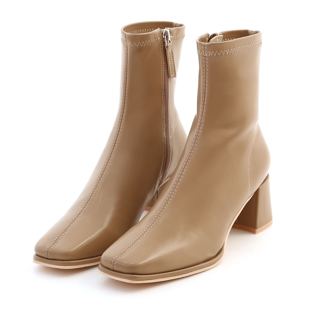 美麗零死角．素面方頭高跟瘦瘦靴 奶茶杏