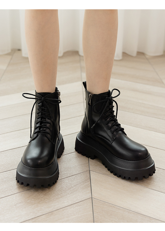 Lightweight Lace-up Boots With Contrast Platform Black