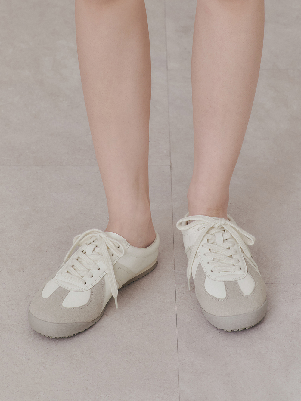 輕鬆日常後空休閒德訓鞋 米