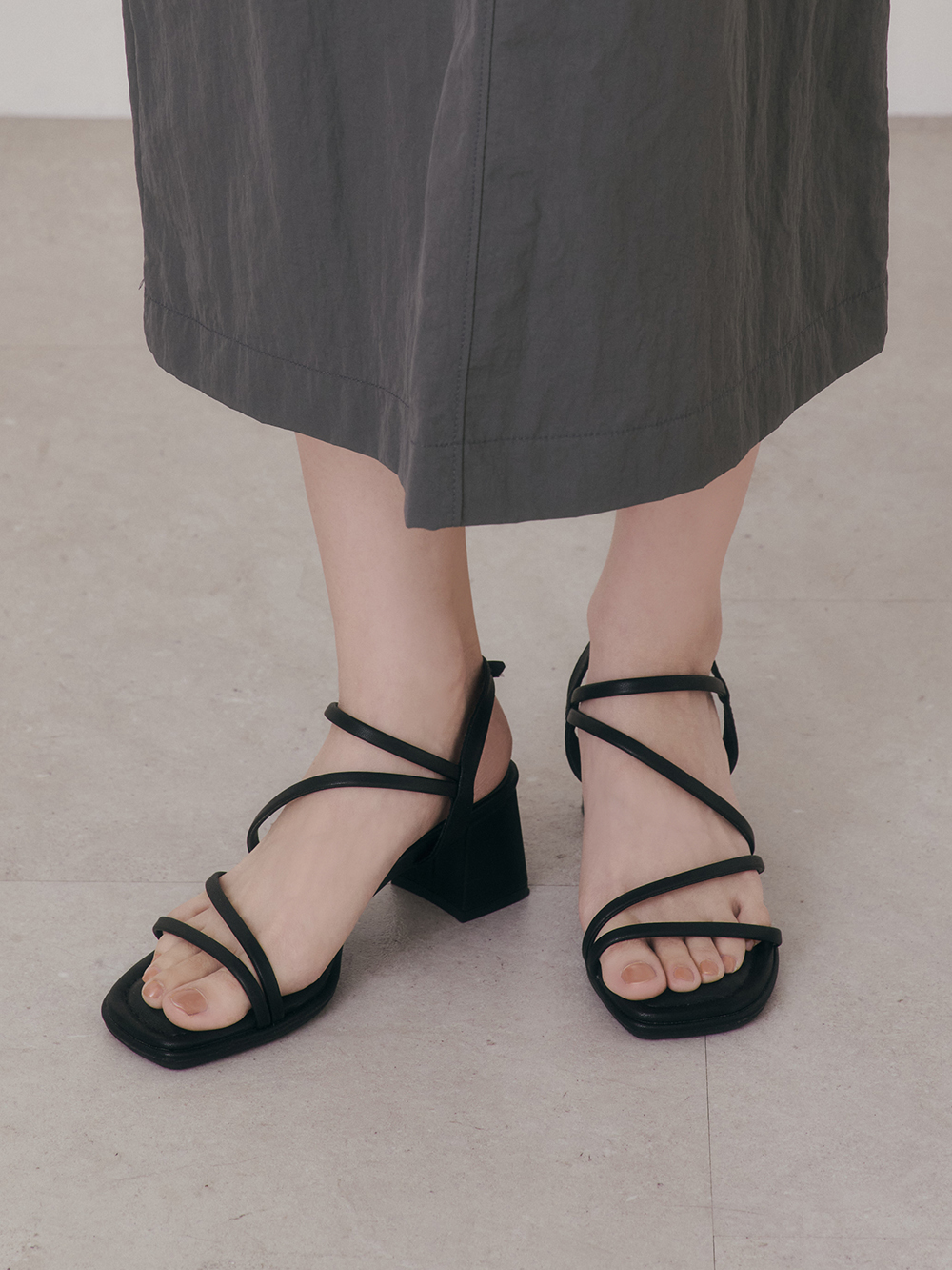 彩虹泡泡糖.泡芙軟墊細帶高跟涼鞋 時尚黑