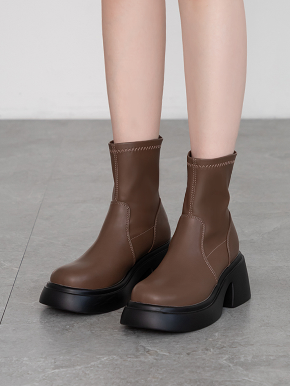 美腿濾鏡．輕量加厚底瘦瘦短靴 潮流棕