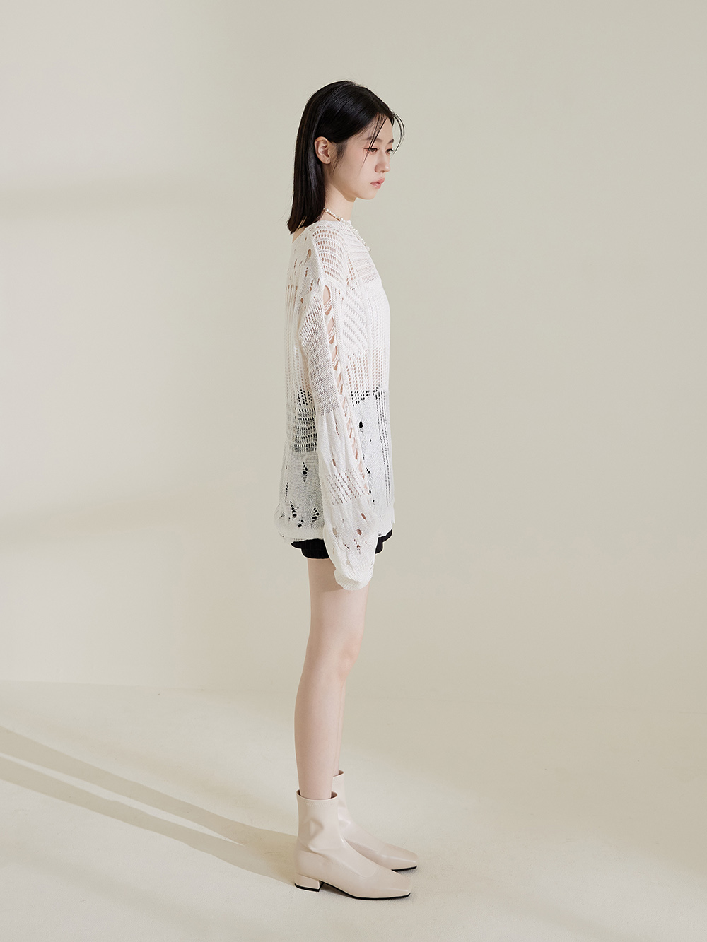 人氣指標中車線方頭低跟瘦瘦靴 香草米白