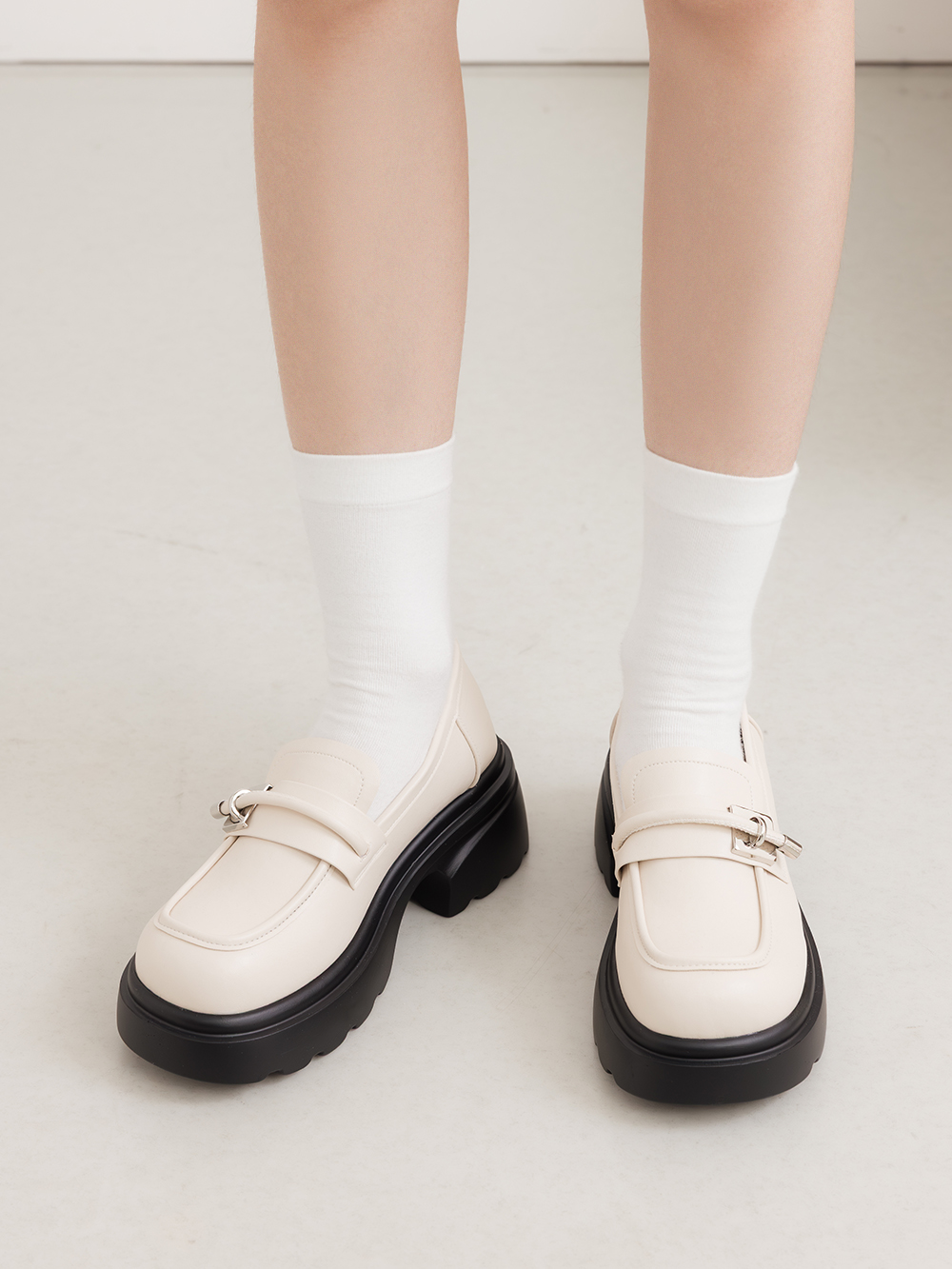 全日舒適小方塊厚底樂福鞋 米白色