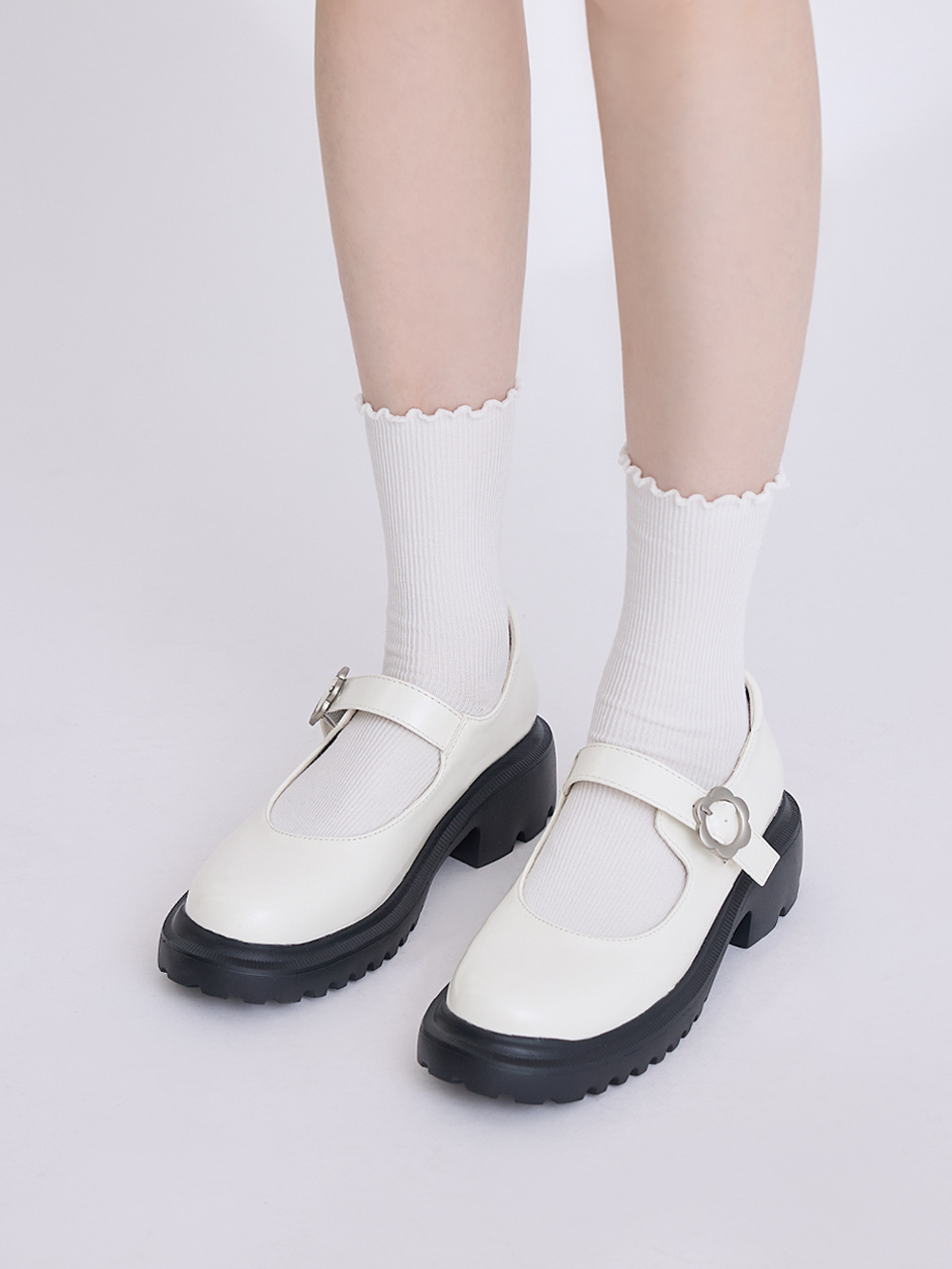 【機能鞋墊】少女風小花釦輕量底瑪莉珍鞋 米白色
