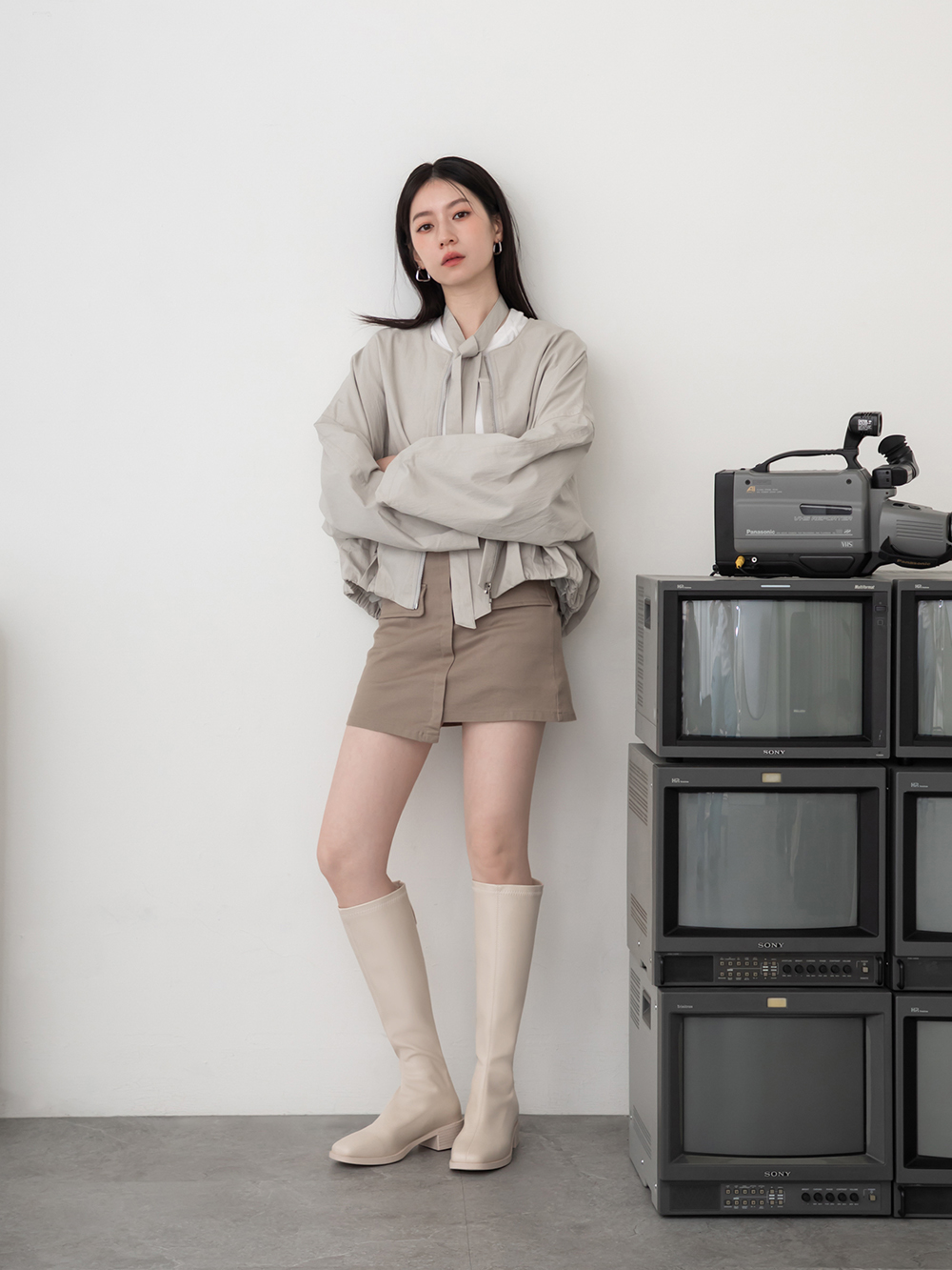 好感專屬．中車線設計方頭低跟長靴 香草米白