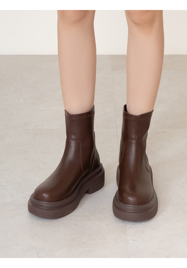 安可返場輕量底素面瘦瘦短靴 咖啡色