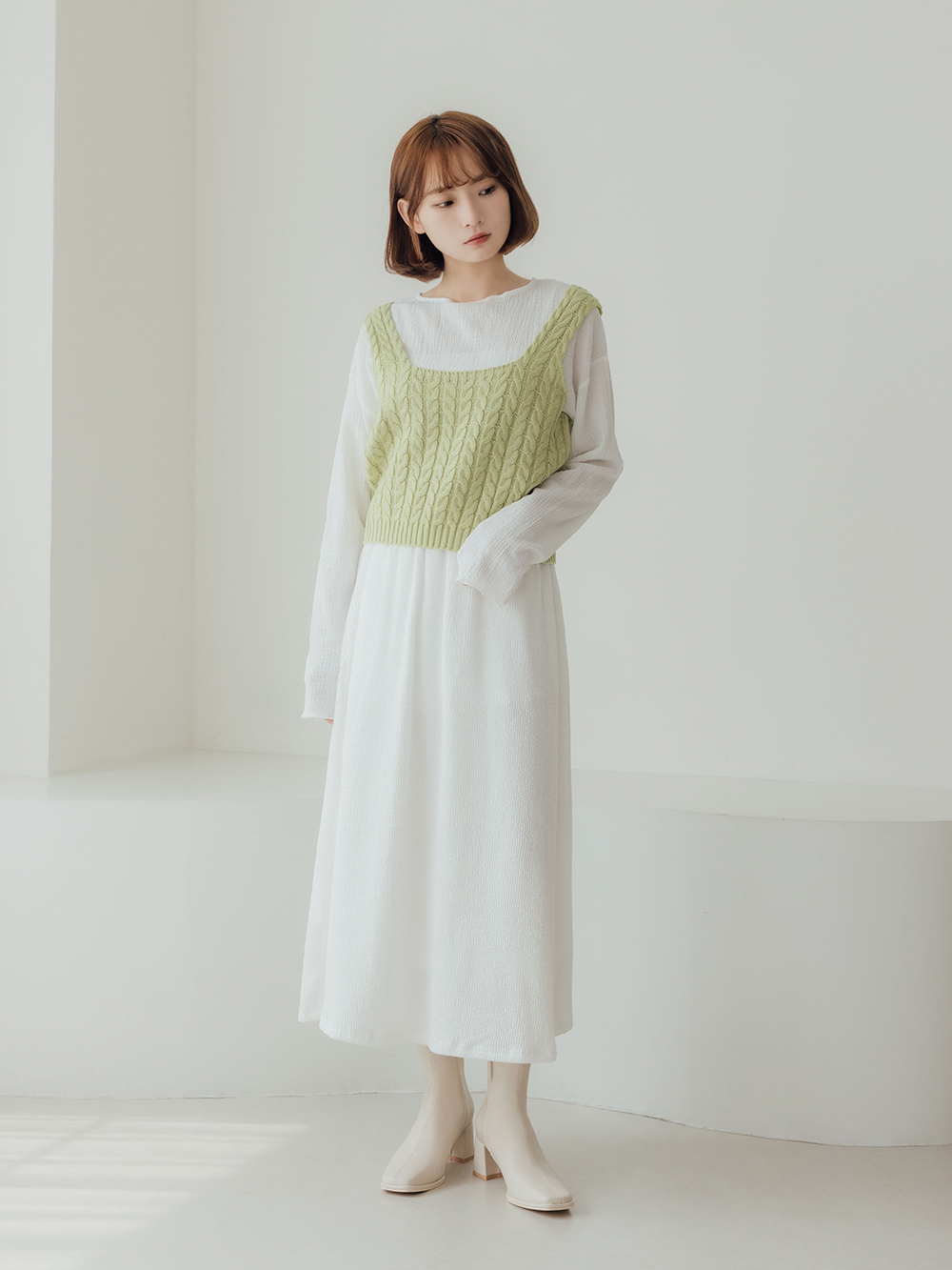 美麗零死角．素面方頭高跟瘦瘦靴 香草米白