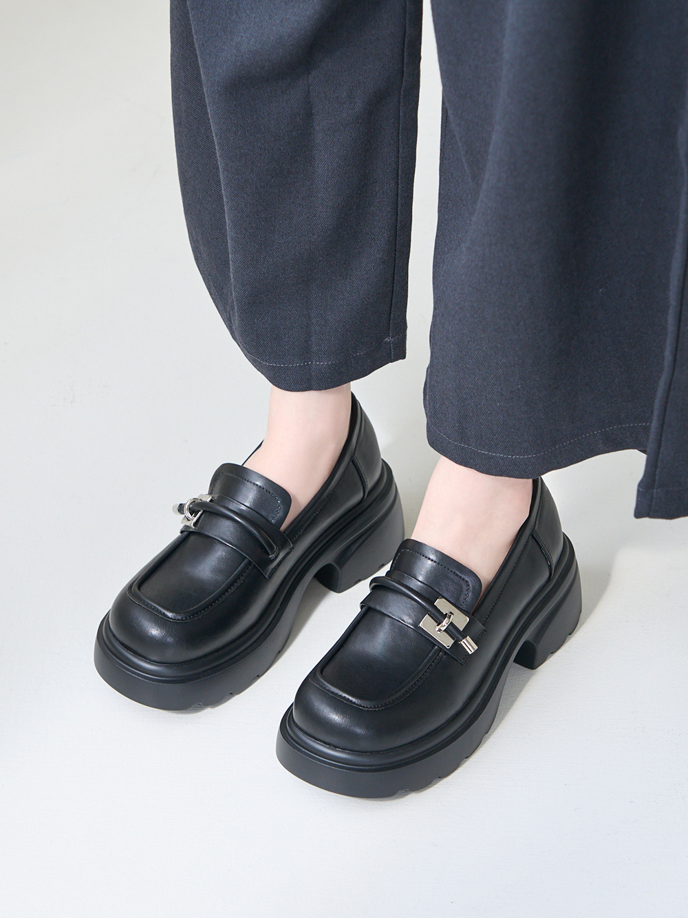 全日舒適小方塊厚底樂福鞋 黑色