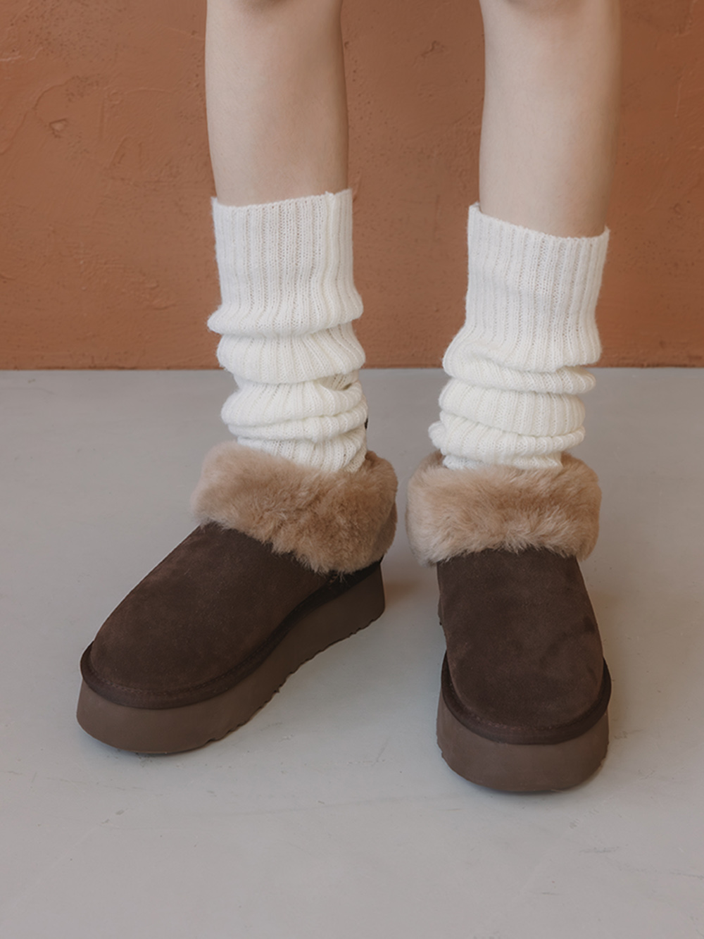 暖暖泡芙厚底翻毛真皮雪靴 咖啡色