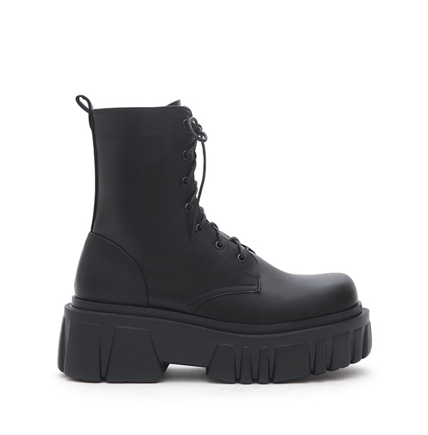 Lightweight Lug-Sole Martin Ankle Boots Black