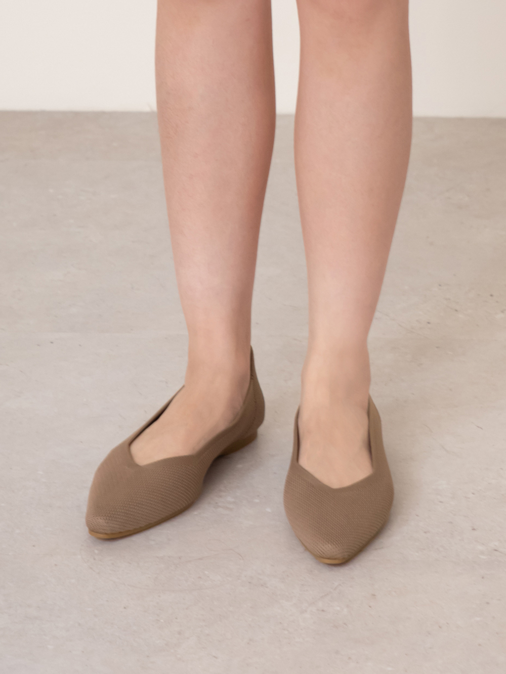 【3D零感雲織鞋】小V口尖頭通勤包鞋 摩卡色