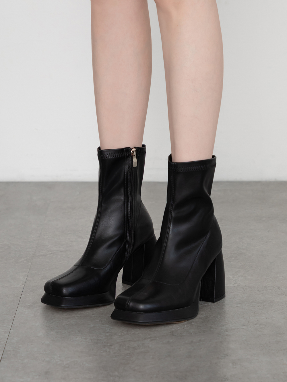 女神降臨．加厚水台高跟瘦瘦短靴 時尚黑