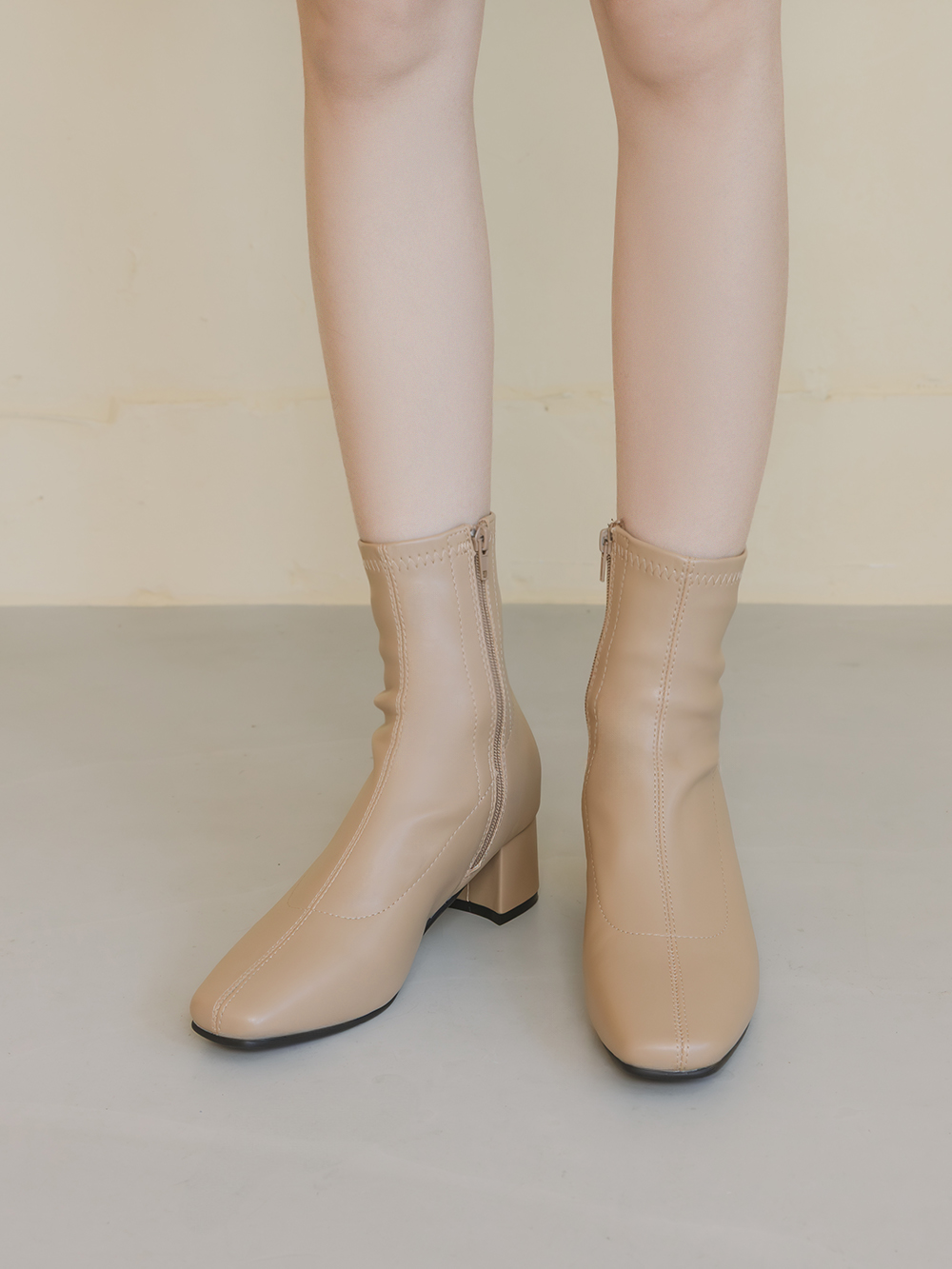 人氣指標中車線方頭低跟瘦瘦靴 奶茶杏