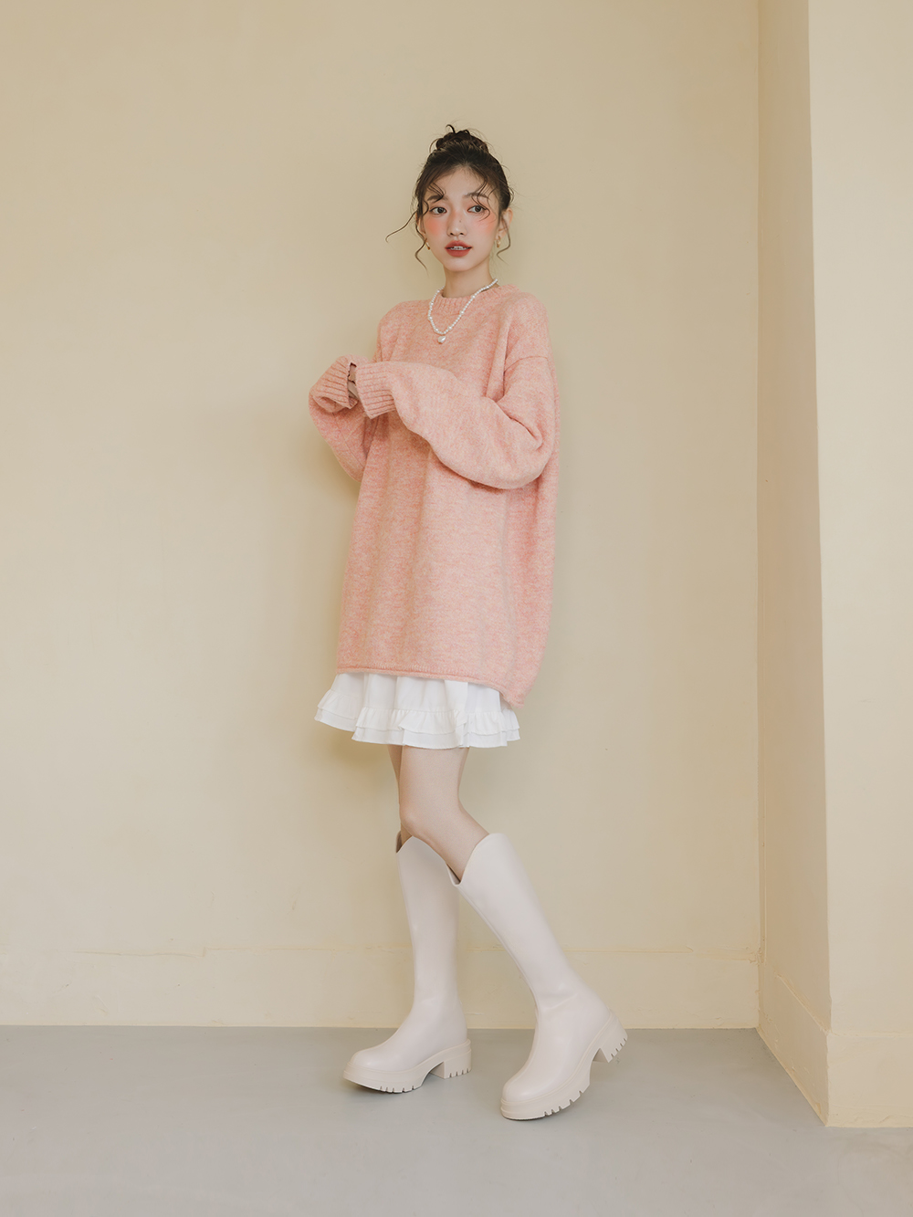 簡單好看．V口素面中跟瘦瘦長靴 香草米