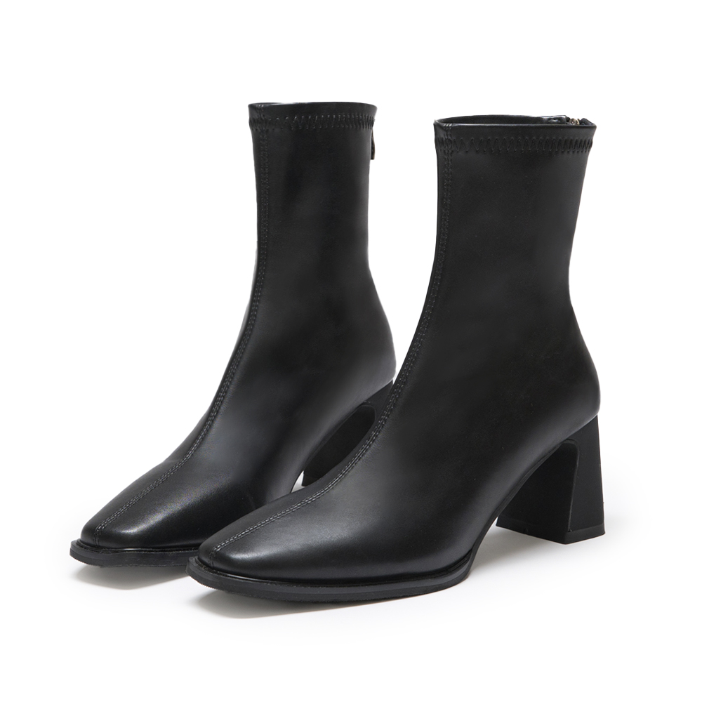 誰穿誰好看．素面方頭高跟瘦瘦靴 時尚黑