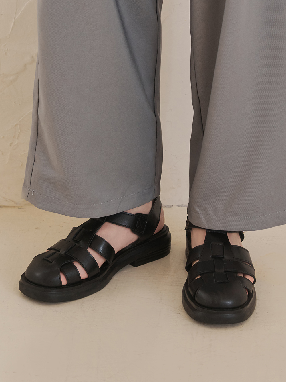 悠閒日常．古著風編織羅馬涼鞋 時尚黑