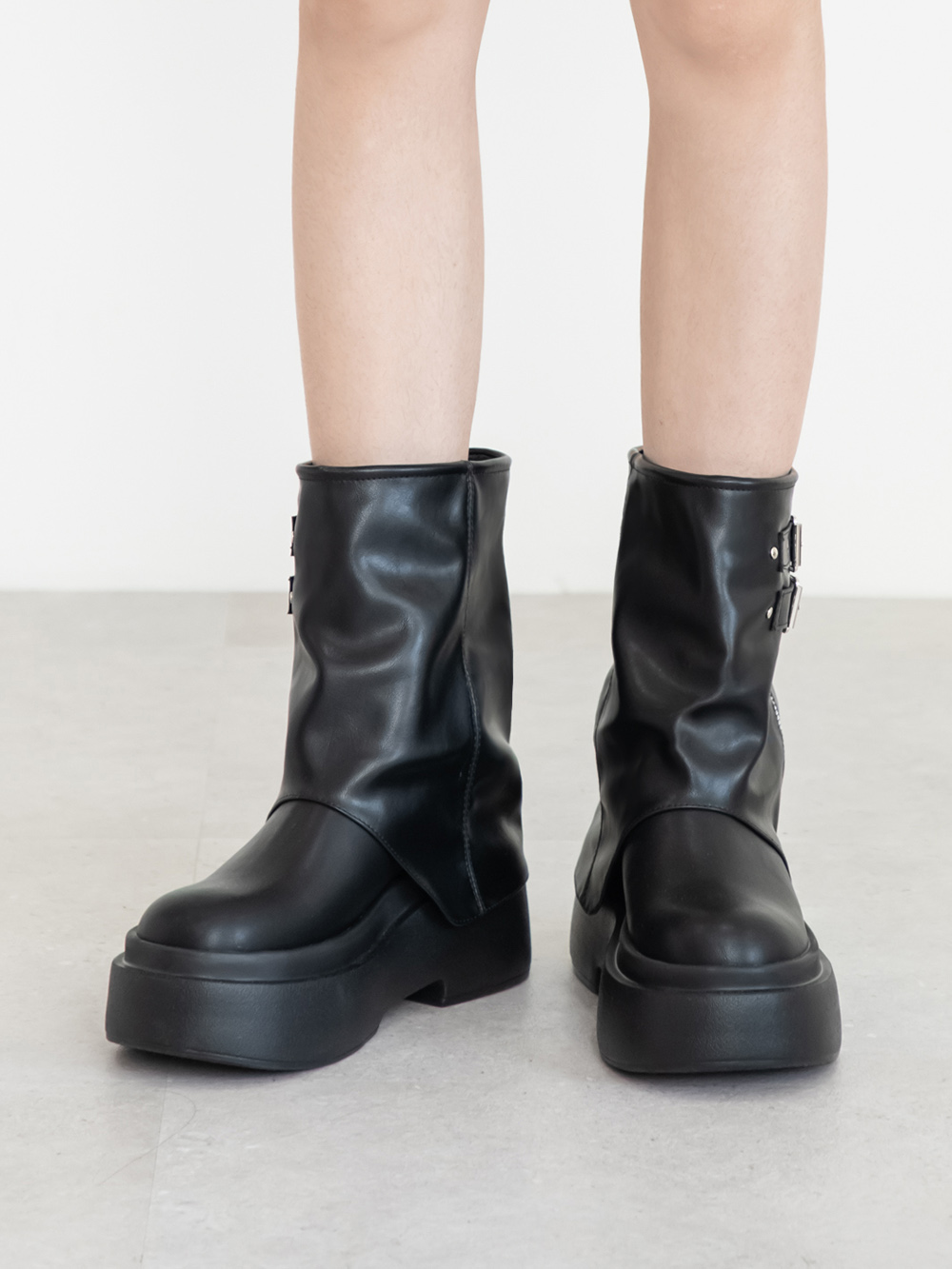 暗黑硬派Plus級加厚鬆糕底褲管短靴 黑色