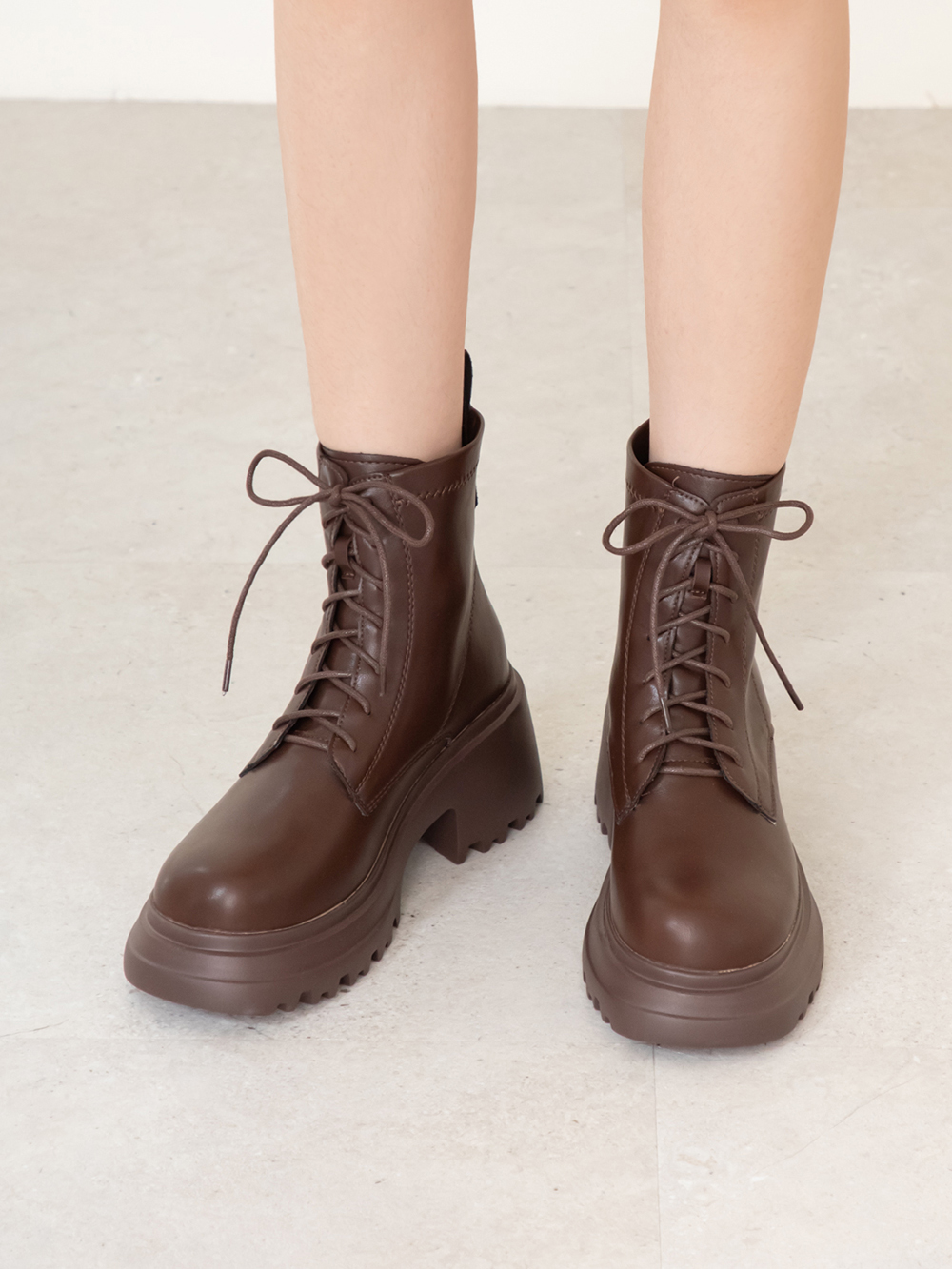 女團風輕量厚底綁帶短靴 咖啡色