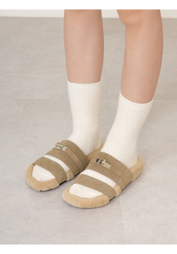 質感金屬鎖釦真皮毛毛拖鞋 杏色