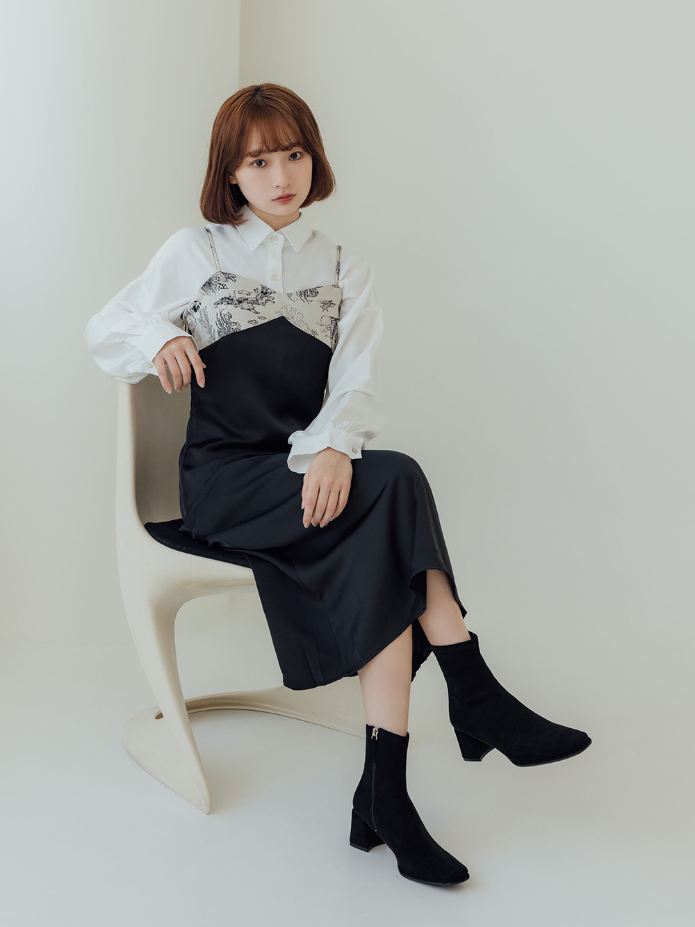 美麗零死角．素面方頭高跟瘦瘦靴 質感黑絨