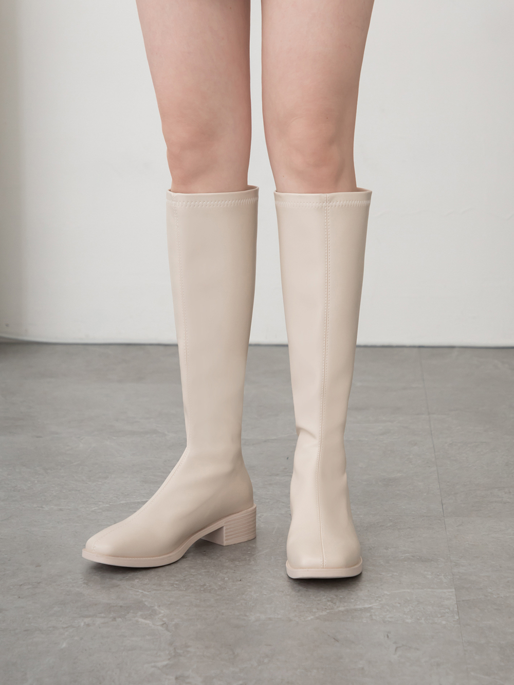 好感專屬．中車線設計方頭低跟長靴 香草米白