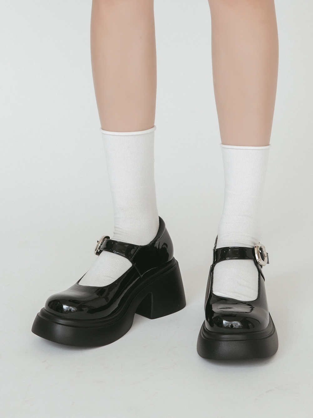 夢幻舞台．輕量加厚底銀釦瑪莉珍鞋 漆皮黑