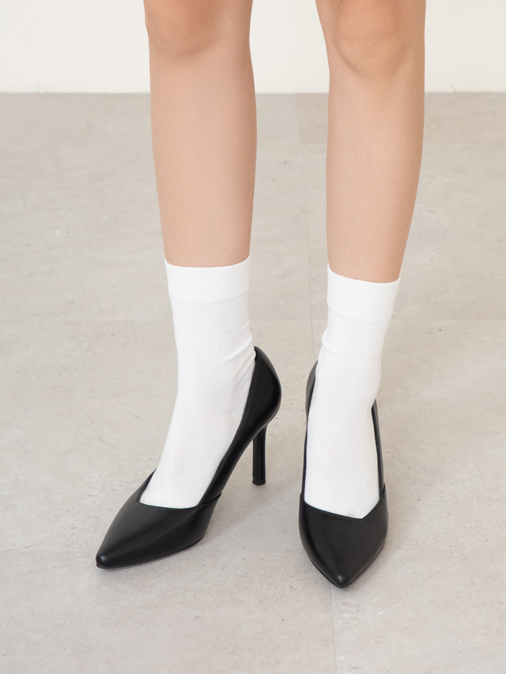 俐落雅緻尖頭斜口高跟鞋 黑色