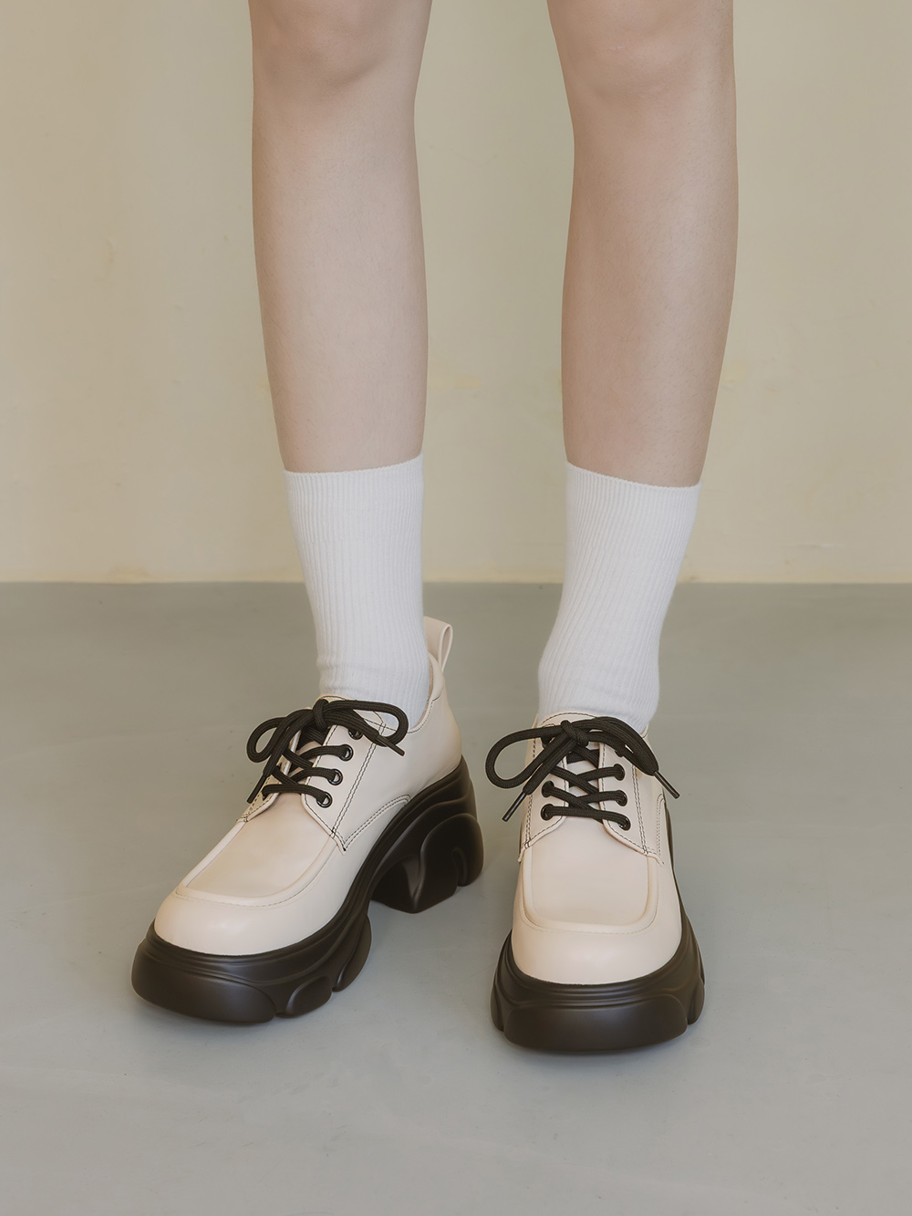 模範校花輕量鋸齒增高底德比鞋 米白