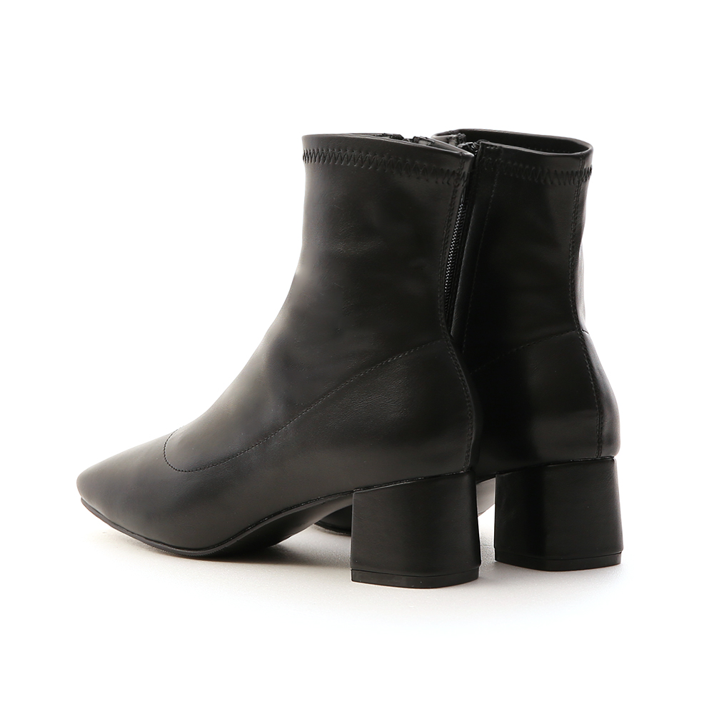 秋冬定番．素面合腿中跟方頭襪靴 時尚黑