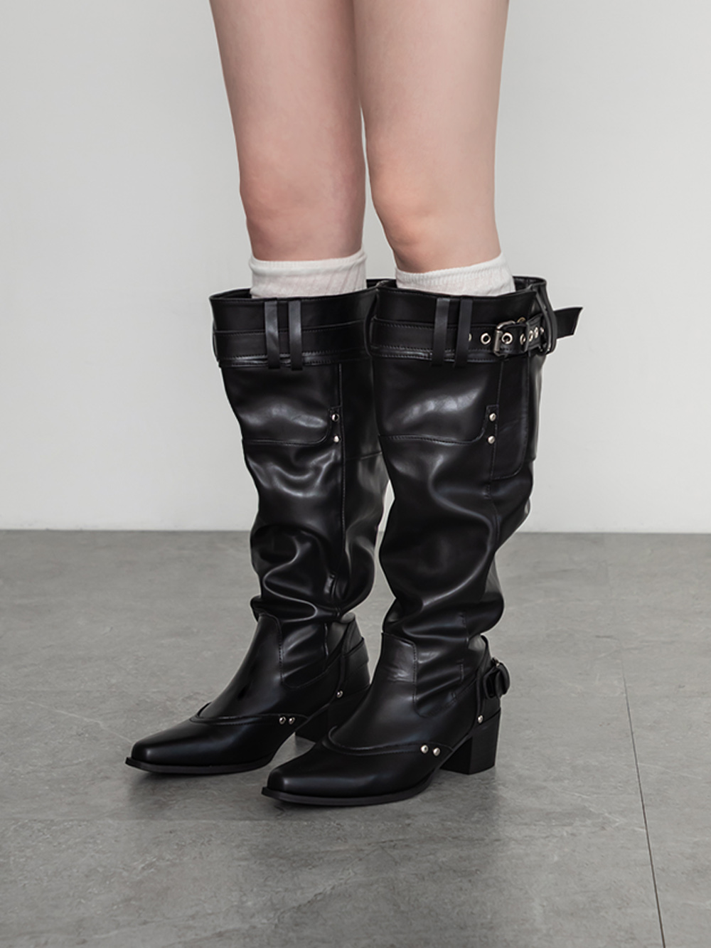 流浪風褲型剪裁尖頭寬筒靴 黑色
