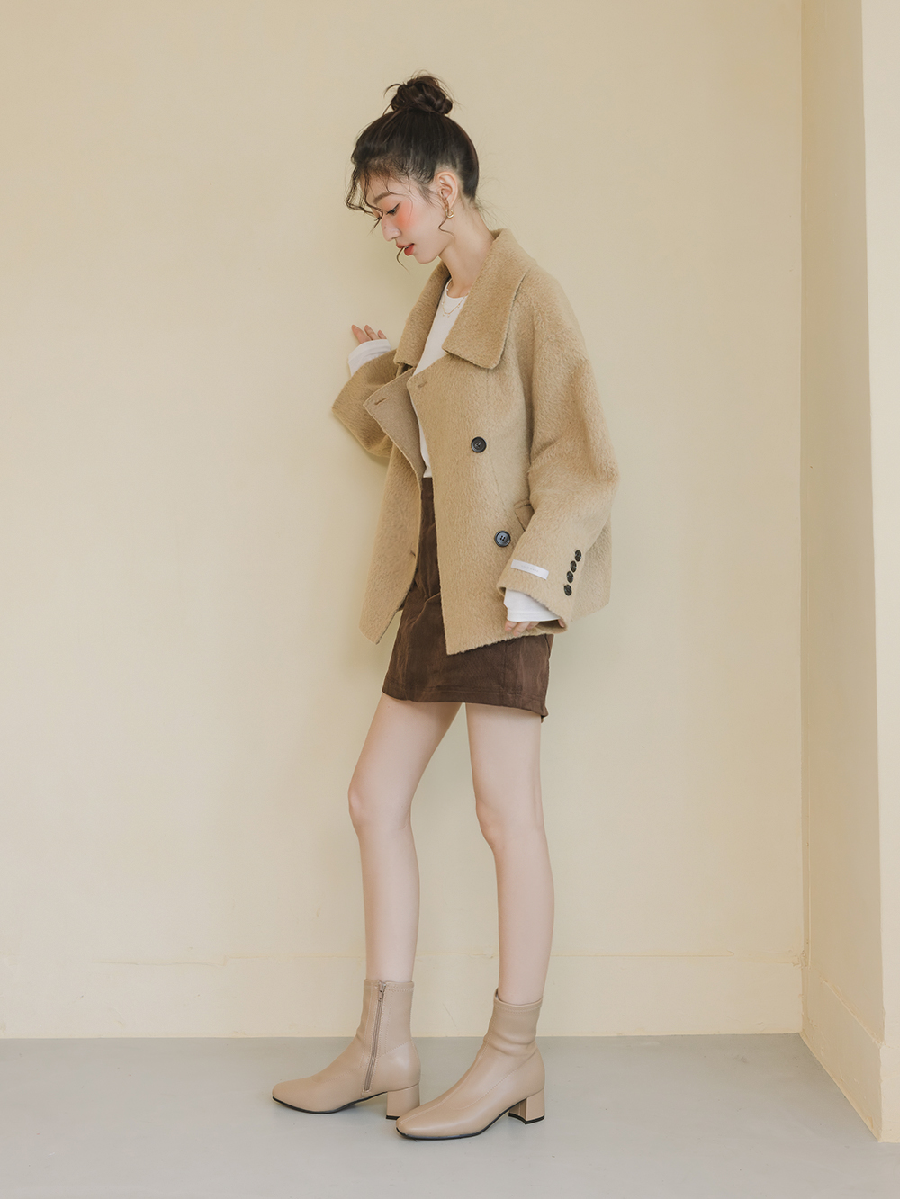 人氣指標中車線方頭低跟瘦瘦靴 奶茶杏