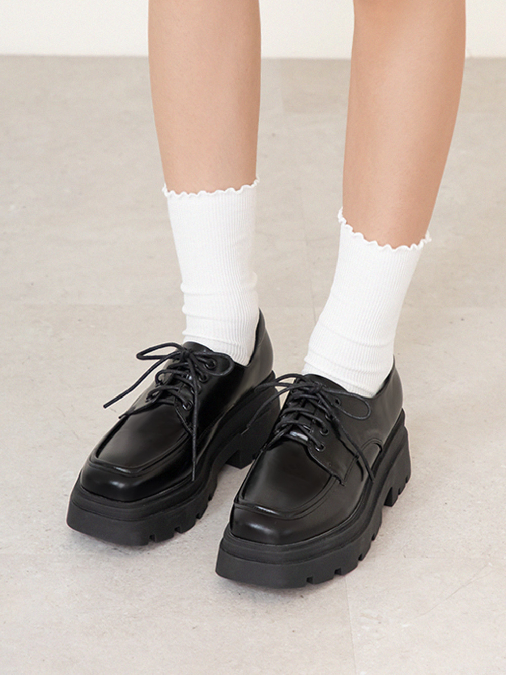 霸總風格方頭厚底鋸齒德比鞋 黑色