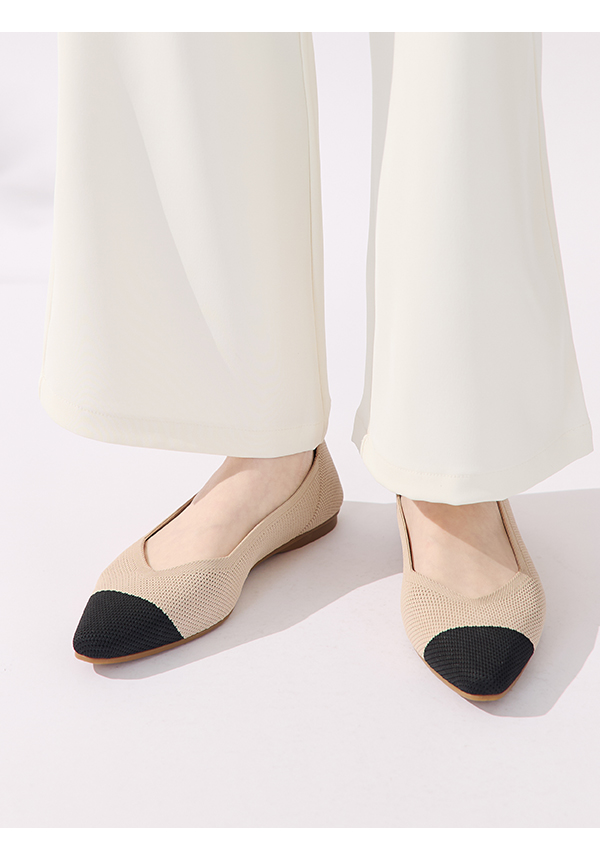 【3D零感雲織鞋】小V口尖頭通勤包鞋 黑x米白