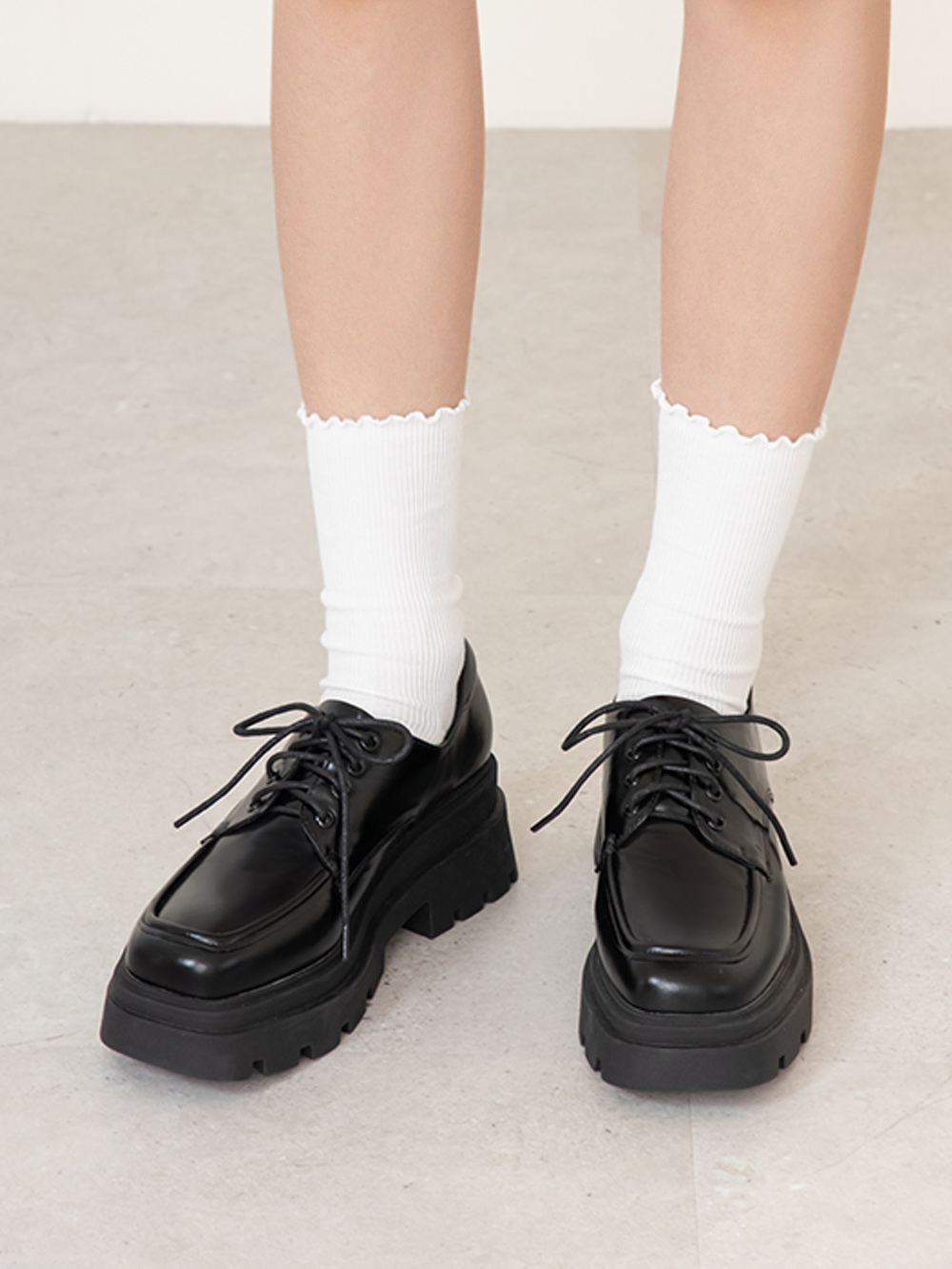 霸總風格方頭厚底鋸齒德比鞋 黑色