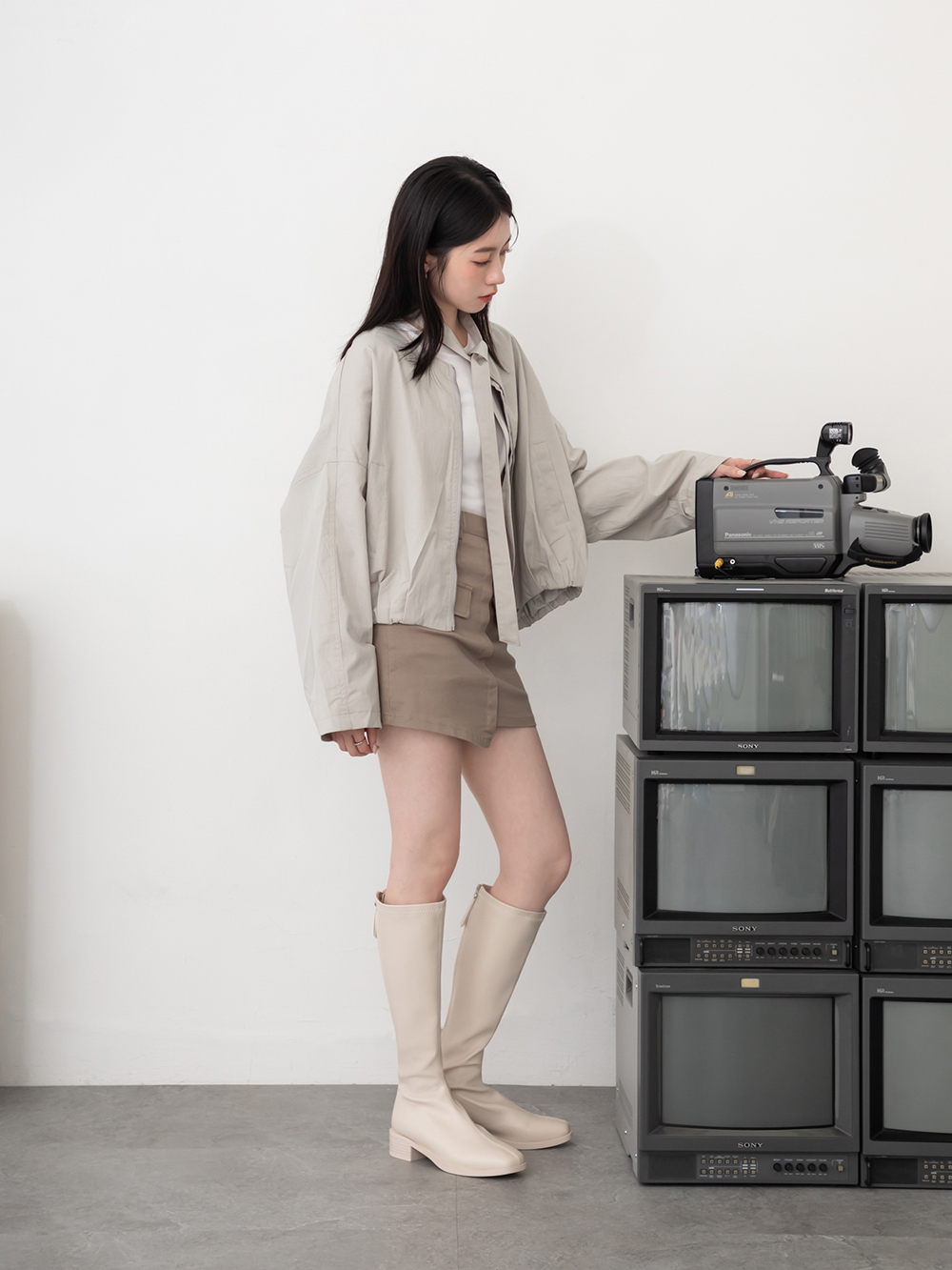 好感專屬．中車線設計方頭低跟長靴 香草米白