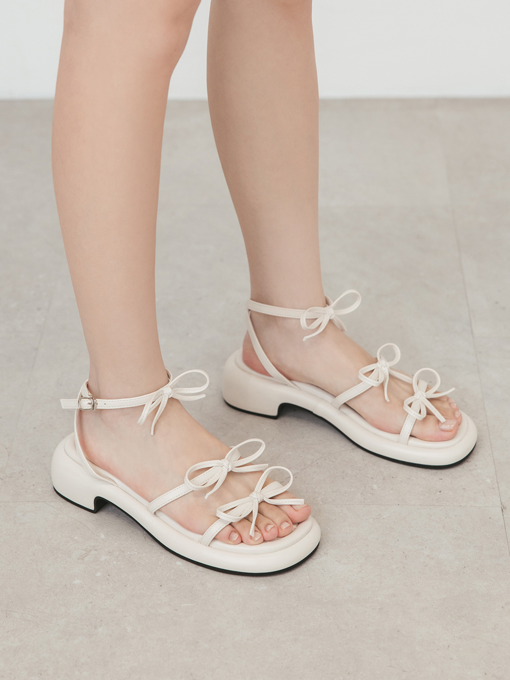 可愛三條帶蝴蝶結低跟涼鞋 米白