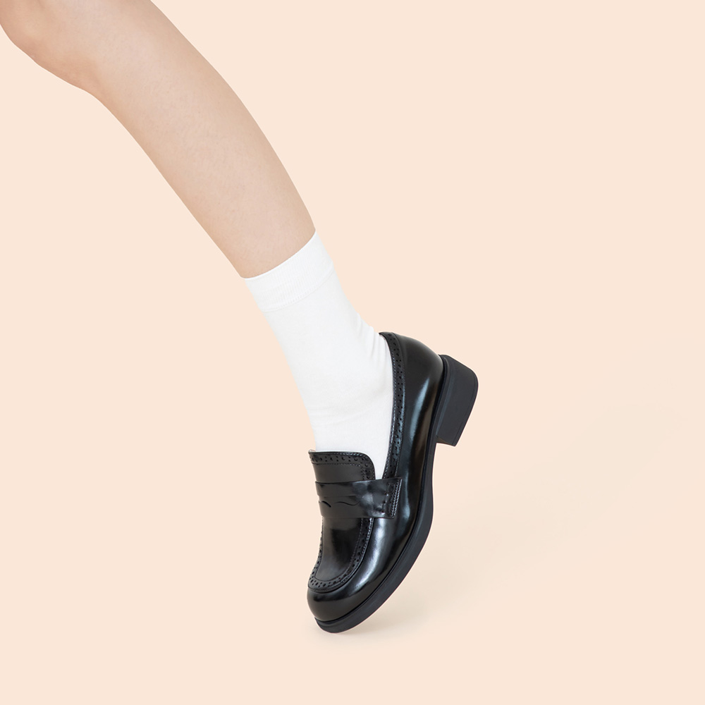 【真皮系列】親膚空氣棉英倫雕花樂福鞋 黑色