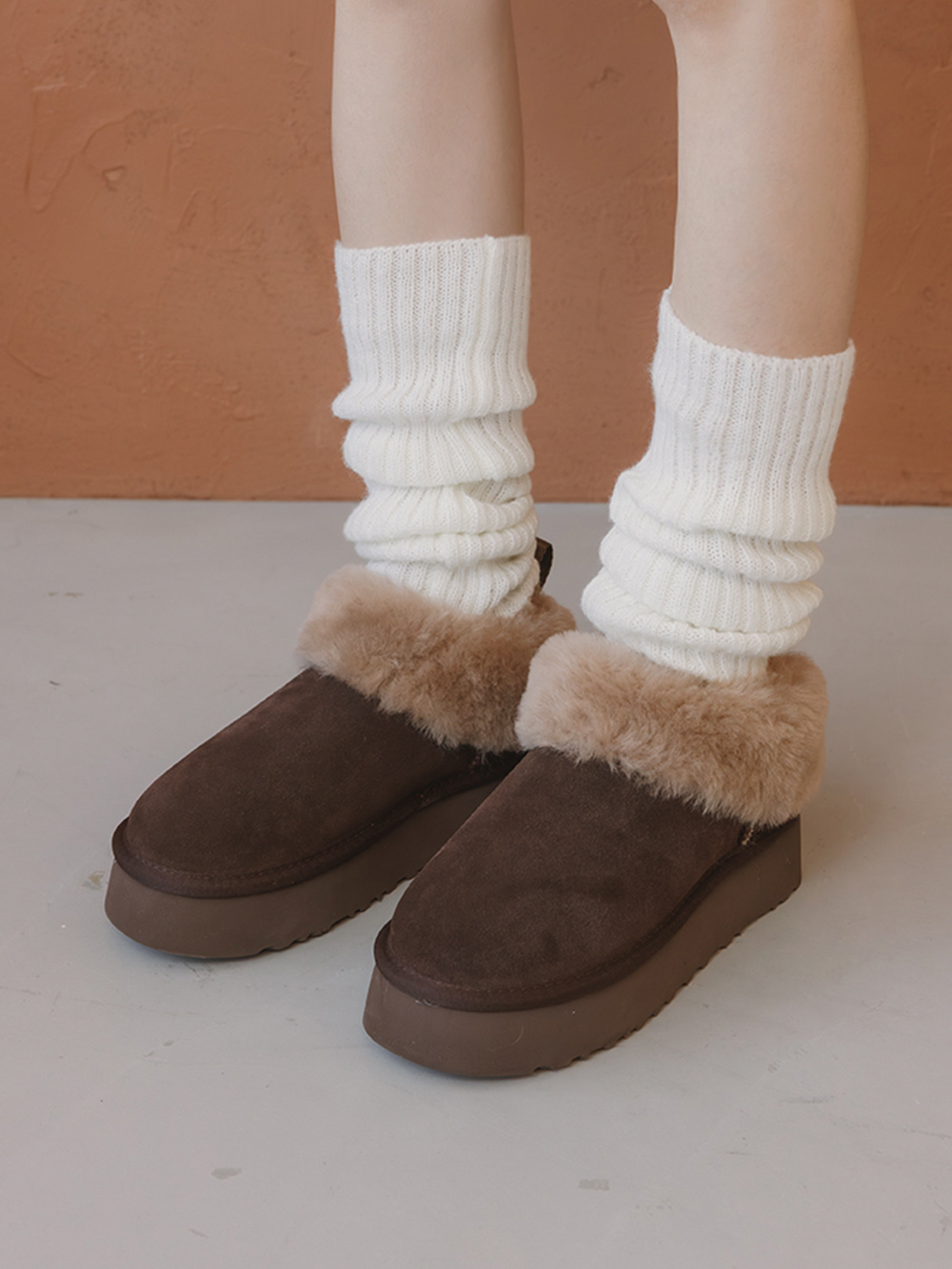 暖暖泡芙厚底翻毛真皮雪靴 咖啡色
