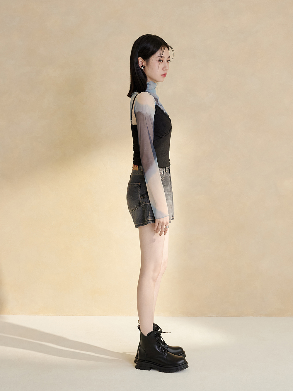 帥氣攻略．側V剪裁綁帶馬汀短靴 時尚黑