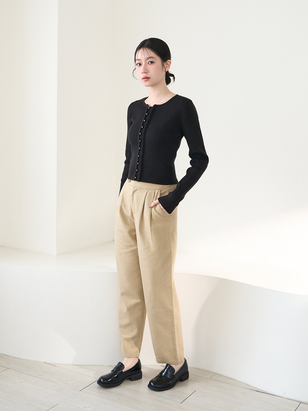 【真皮系列】親膚空氣棉英倫雕花樂福鞋 黑色