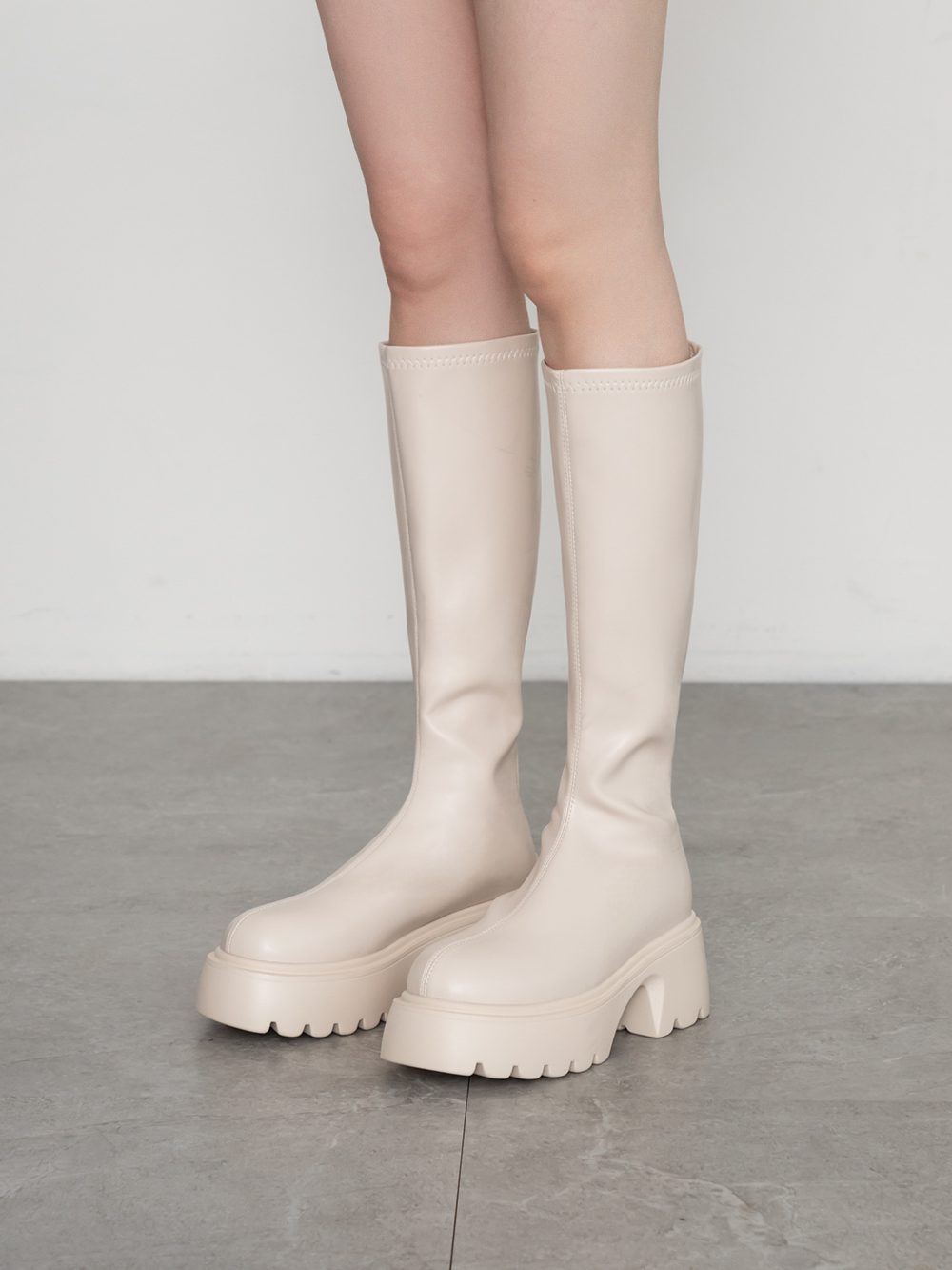 超強魅力．輕量波浪底瘦瘦長靴 香草米