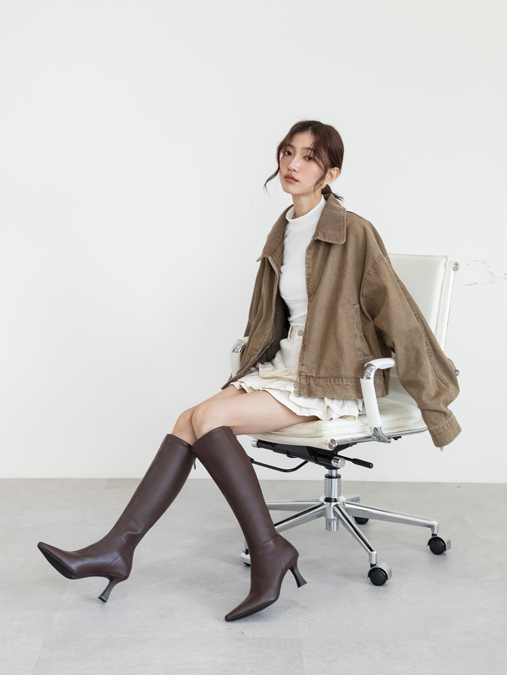 顯瘦魔法尖頭高跟瘦瘦長靴 咖啡色