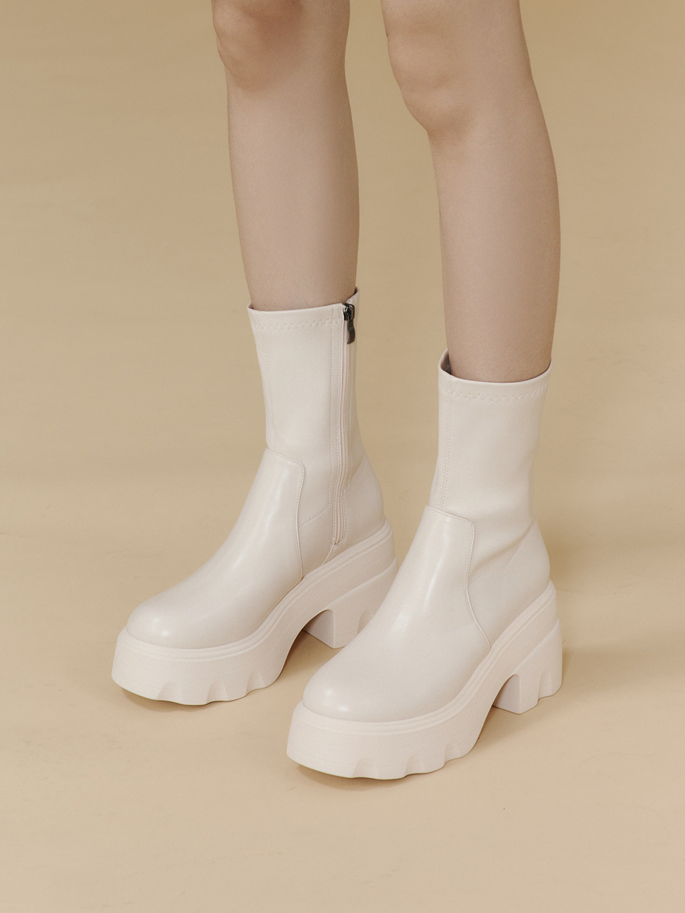 演唱會必備9.5cm輕量厚底瘦瘦短靴 米白色