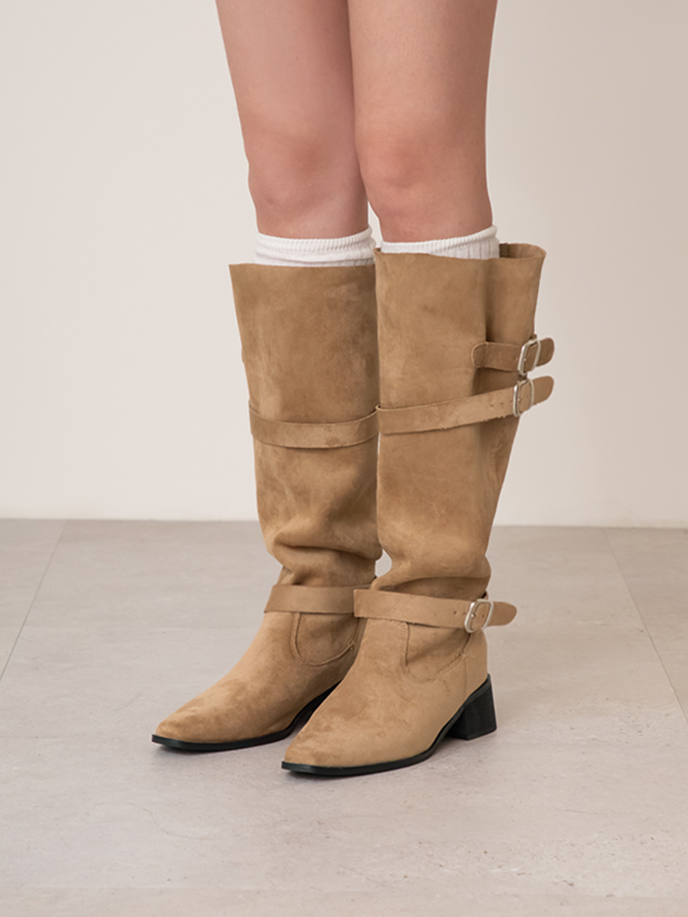 全場焦點絨面釦環尖頭中筒靴 卡其色