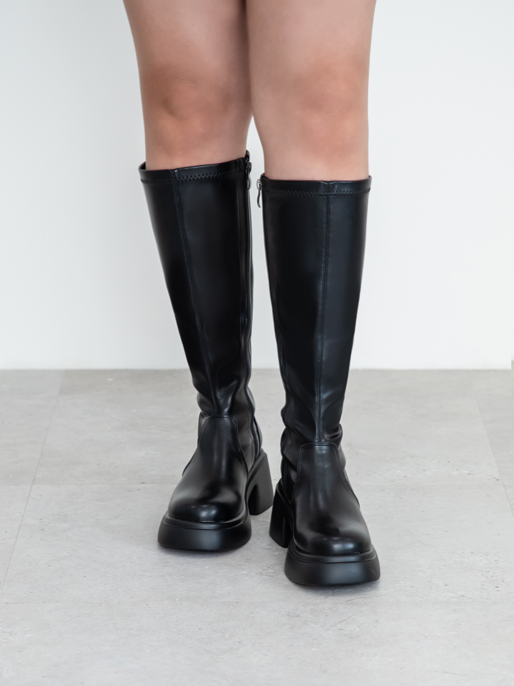 【加寬筒圍】明星舞台輕量加厚底長靴 黑色