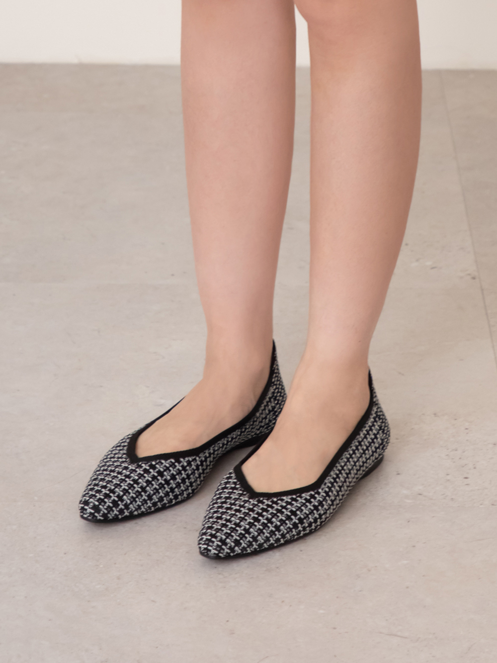 【3D零感雲織鞋】小V口尖頭通勤包鞋 黑白毛呢
